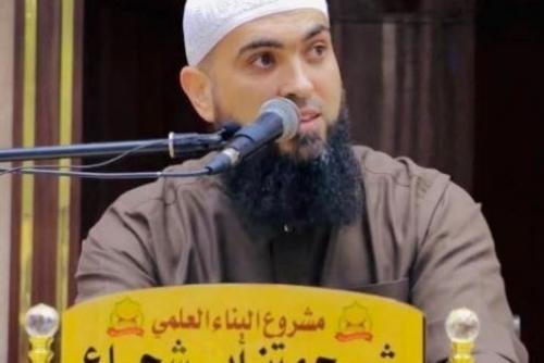 نائل... صبّاب العسل!